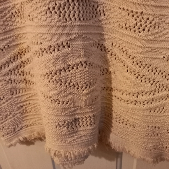 American Eagle Outfitters knit top with fringes - Picture 2 of 6